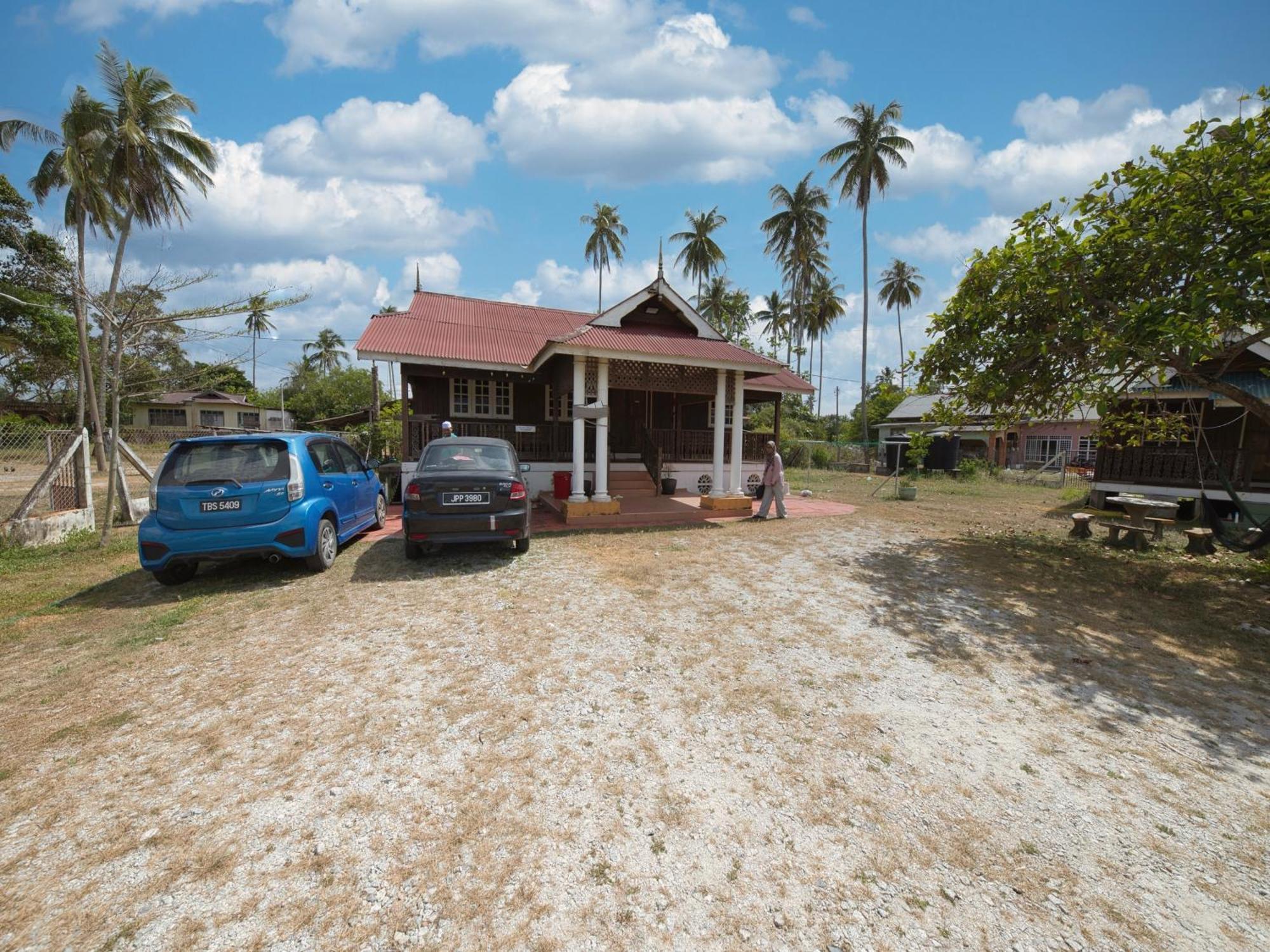 Oyo 90968 Teratak Samuderakita, Chalet & Guesthouse Kampong Gong Badak Buitenkant foto