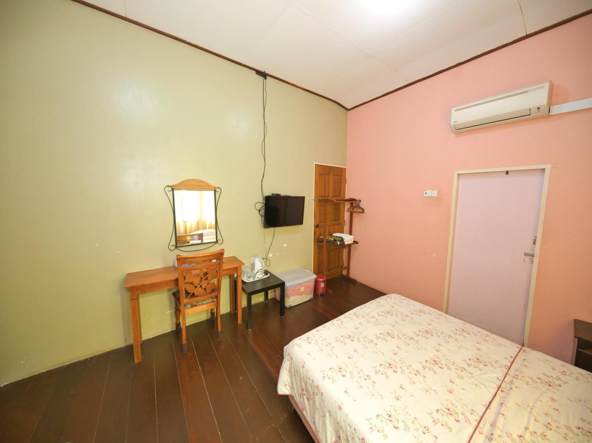 Oyo 90968 Teratak Samuderakita, Chalet & Guesthouse Kampong Gong Badak Buitenkant foto