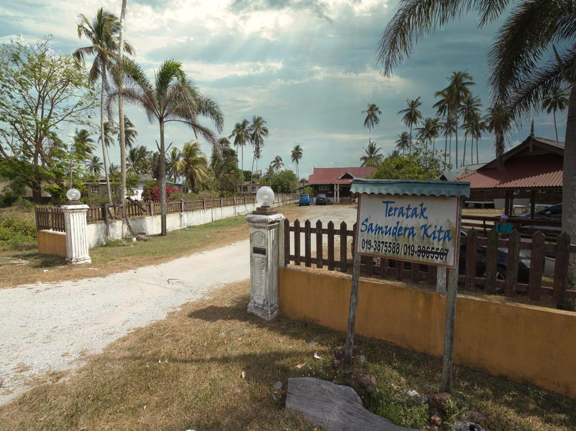 Oyo 90968 Teratak Samuderakita, Chalet & Guesthouse Kampong Gong Badak Buitenkant foto